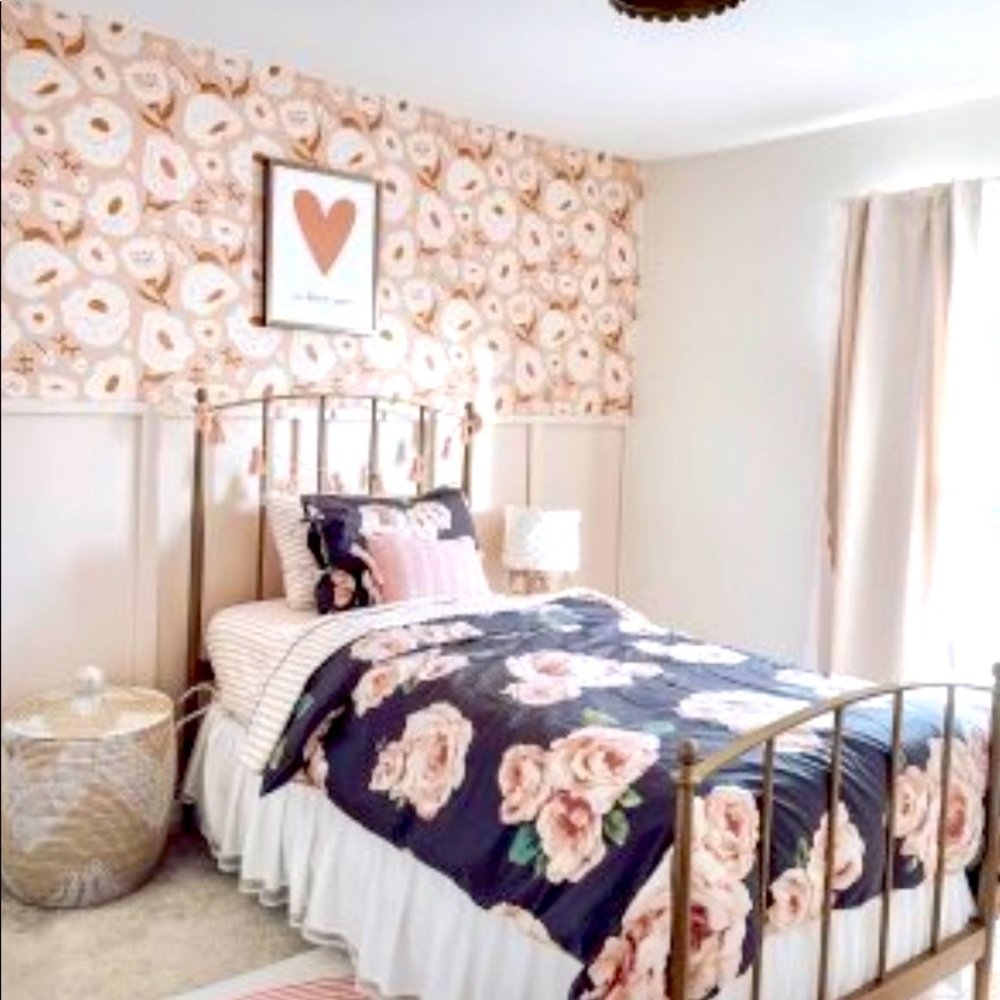 Pottery Barn Teen Emily & Meritt Bed Of Roses Duvet Cover, Black/Pink- Twin sz
